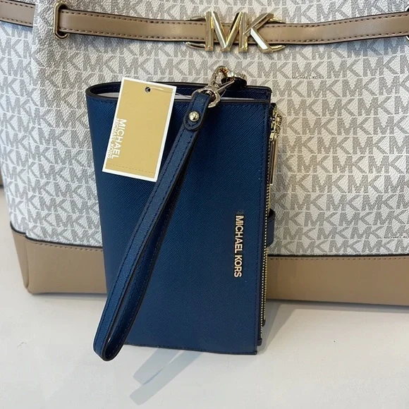 MICHAEL KORS LARGE DOUBLE ZIP WRISTLET WALLET PHONE CASE 
Navy 
NWT - Picture 3 of 16
